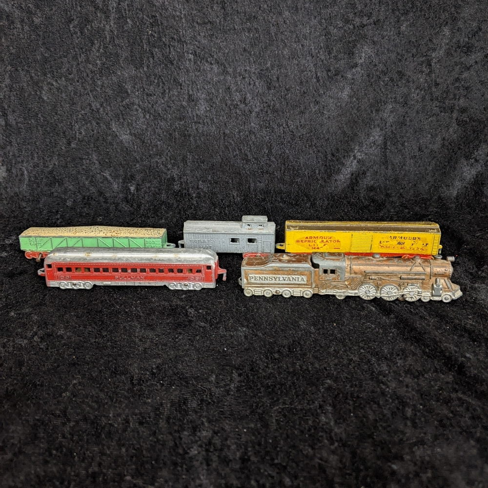 Vintage Tootsie Toy USA Metal Train Cars Pennsylvania Railroad Sand & passenger
